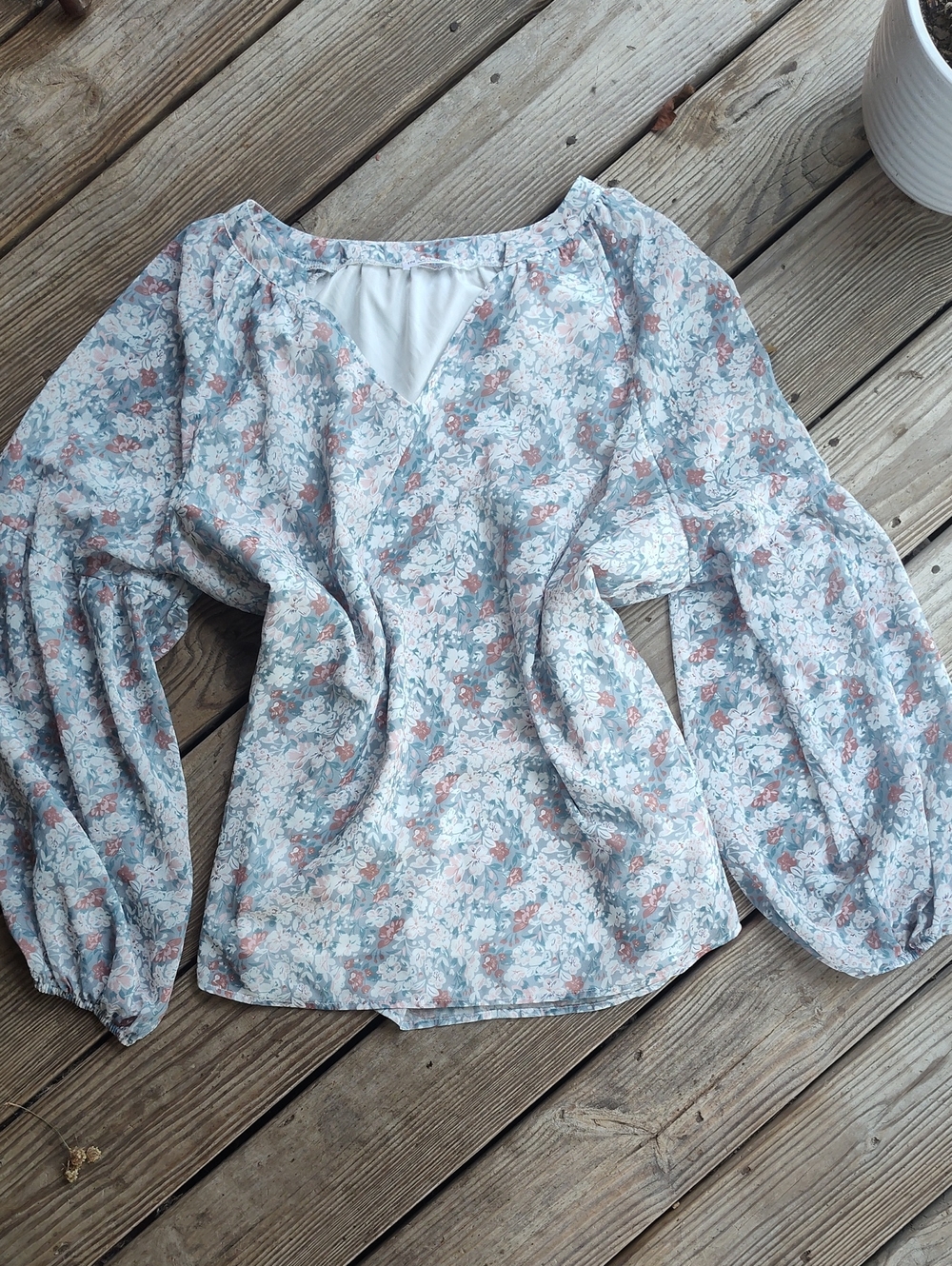 Light Blue Floral Peasant Blouse With Beautiful Elasticated Sleeves Size 22W